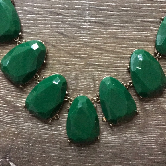 SOLD. Emerald Green Chunky Necklace - Picture 2 of 4